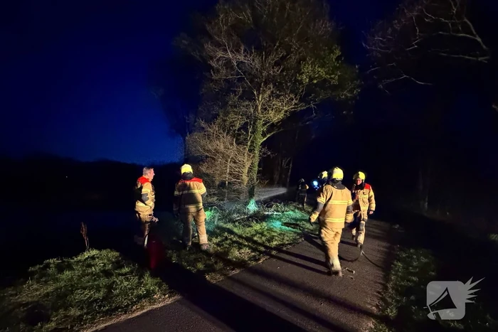 Brandweer ingezet voor bermbrand