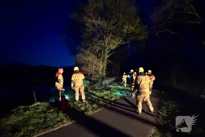 Brandweer ingezet voor bermbrand