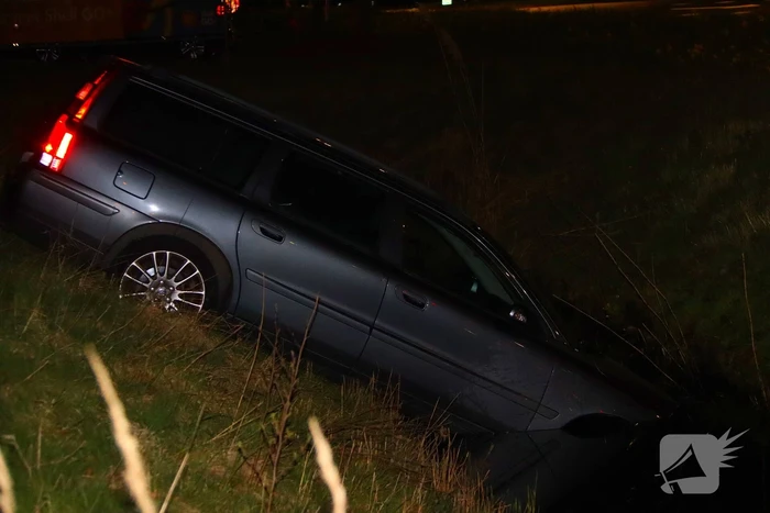 Auto raakt te water