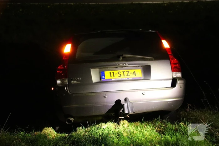 Auto raakt te water