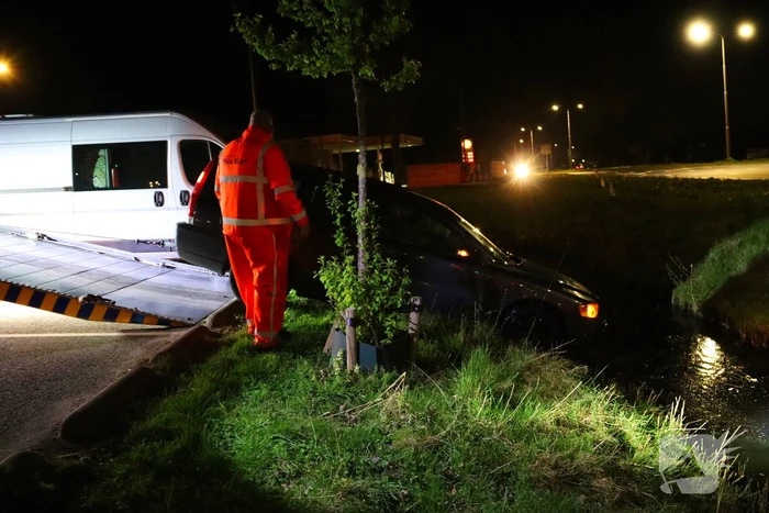 Auto raakt te water