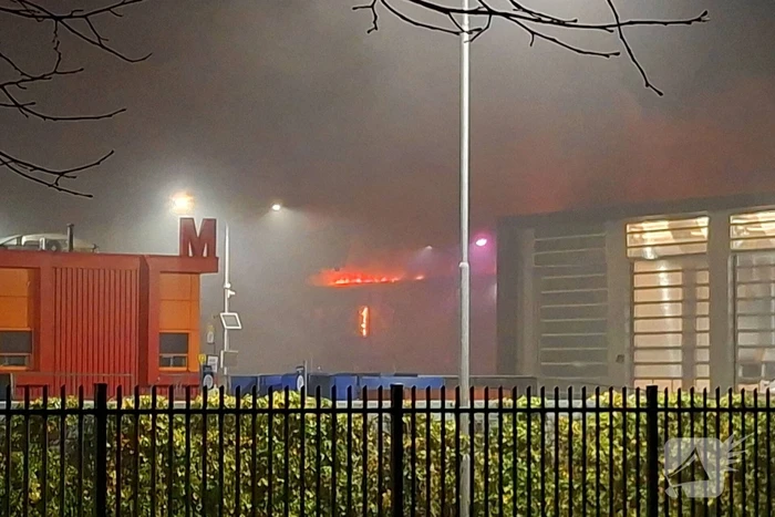 Zeer grote brand in bedrijfsloods
