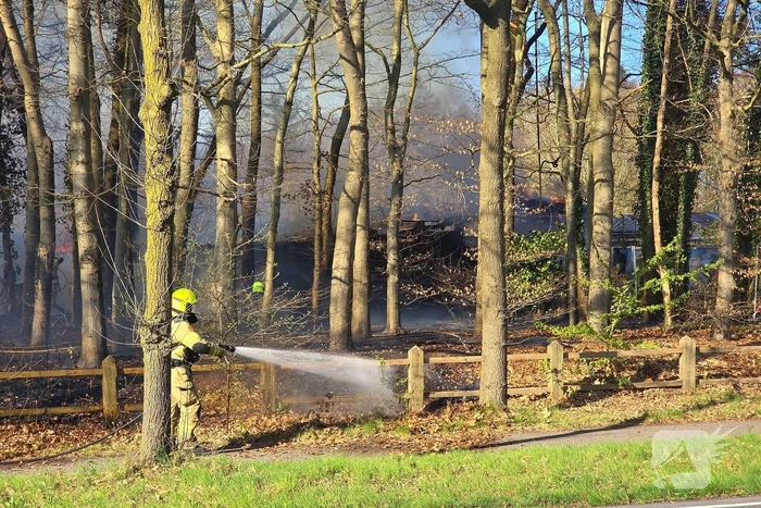 Uitslaande brand in bijgebouw