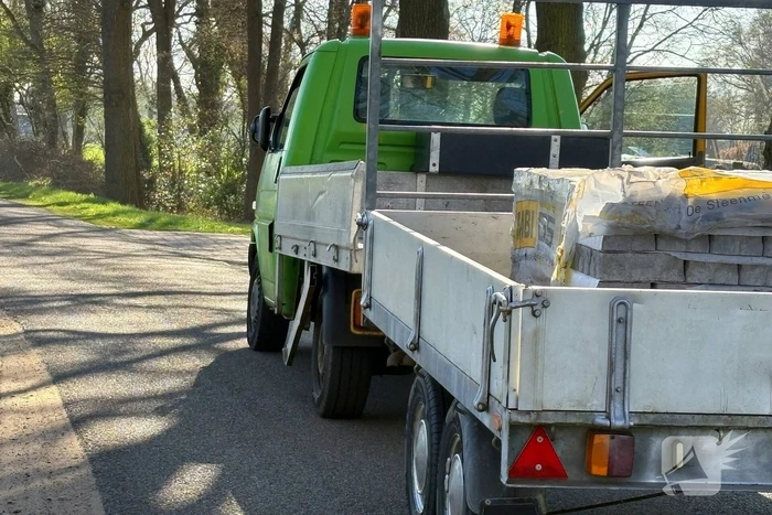 Aanrijding tussen motor bestelbus