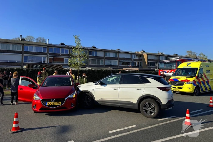Twee voertuigen door onbekende oorzaak met elkaar in botsing