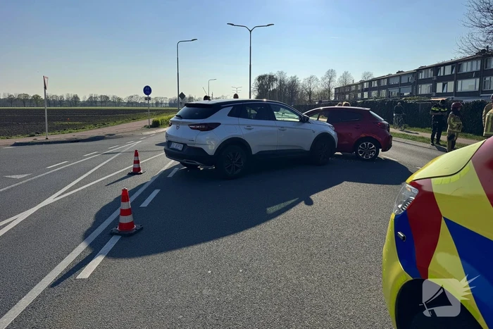 Twee voertuigen door onbekende oorzaak met elkaar in botsing