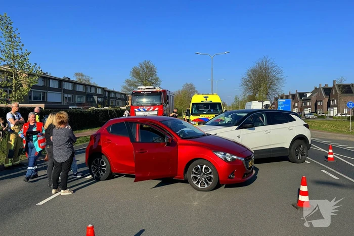 Twee voertuigen door onbekende oorzaak met elkaar in botsing