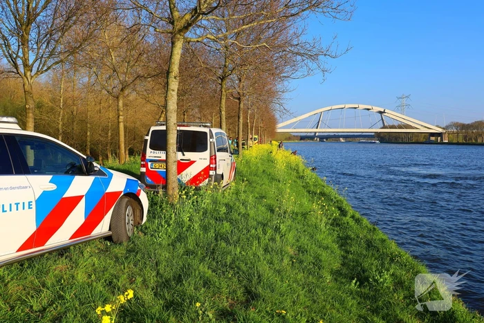 Te water geraakte persoon gered door brandweer