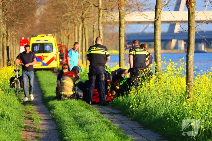 Te water geraakte persoon gered door brandweer