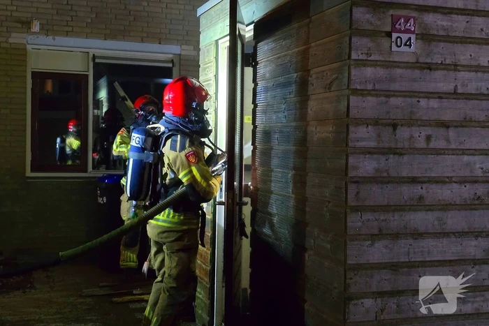 Brandweer dooft brand in schuur