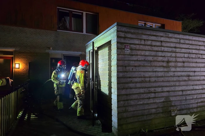Brandweer dooft brand in schuur