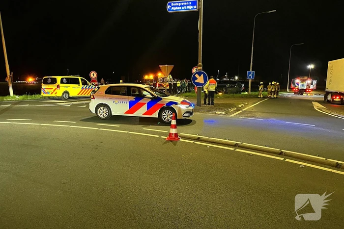 Auto belandt op de kop; bestuurder zwaargewond