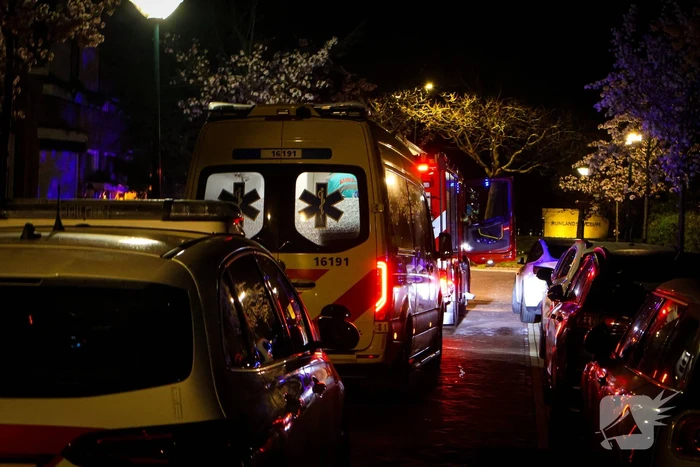 Brand in bed; twee personen naar ziekenhuis