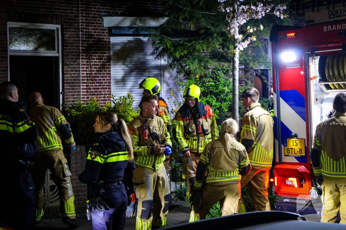 Brand in bed; twee personen naar ziekenhuis