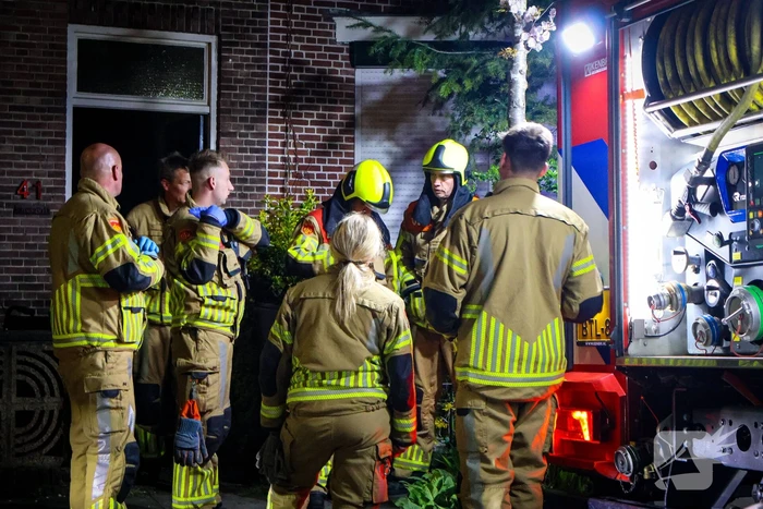 Brand in bed; twee personen naar ziekenhuis