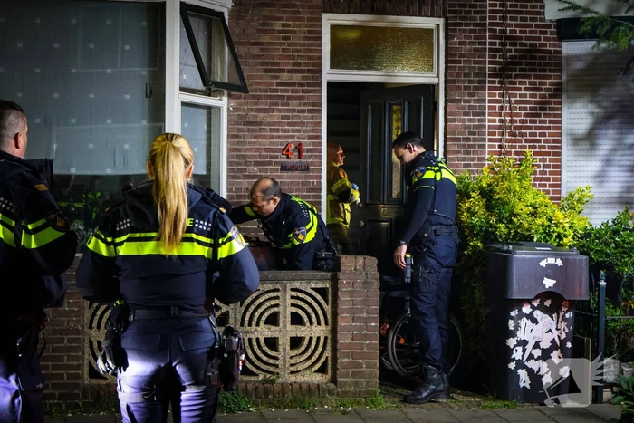 Brand in bed; twee personen naar ziekenhuis