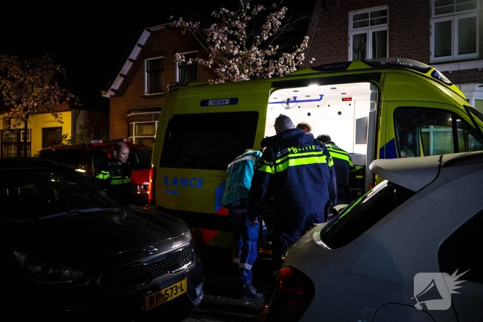 Brand in bed; twee personen naar ziekenhuis