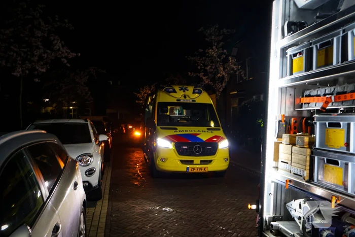 Brand in bed; twee personen naar ziekenhuis