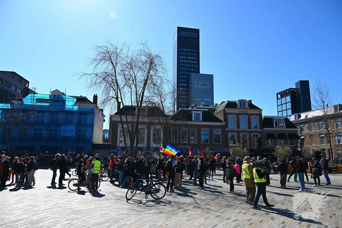 Protestmars voor menselijkheid en tegen militarisme