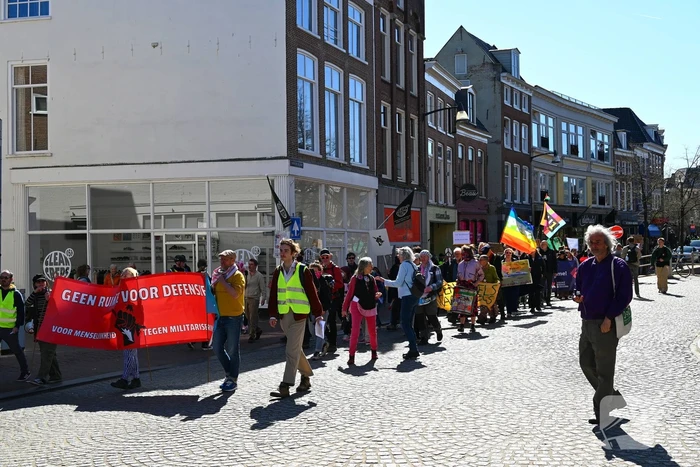 Protestmars voor menselijkheid en tegen militarisme