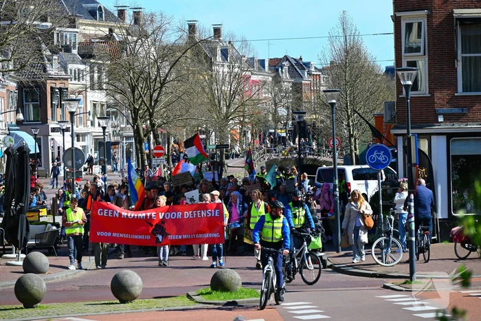 Protestmars voor menselijkheid en tegen militarisme