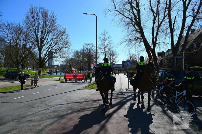 Protestmars voor menselijkheid en tegen militarisme