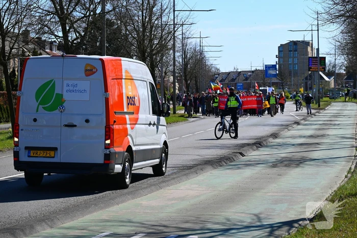 Protestmars voor menselijkheid en tegen militarisme