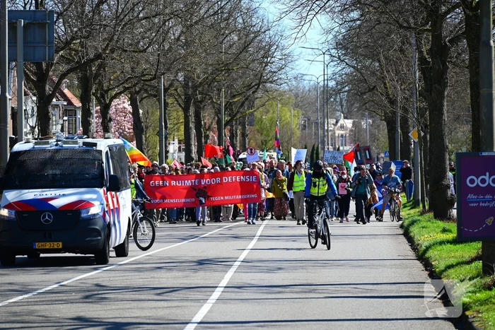 Protestmars voor menselijkheid en tegen militarisme