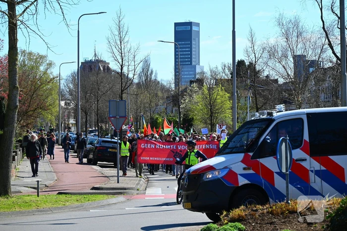 Protestmars voor menselijkheid en tegen militarisme