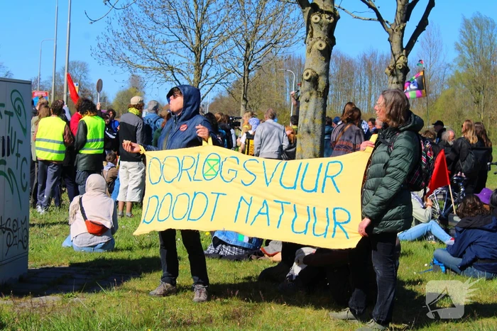 Protestmars voor menselijkheid en tegen militarisme