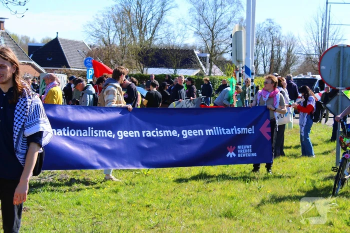 Protestmars voor menselijkheid en tegen militarisme