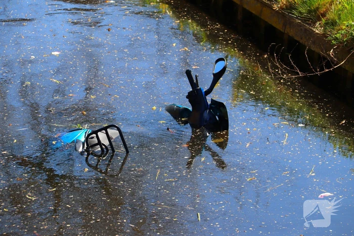 Scooterrijder gewond nadat scooter ter water raakt