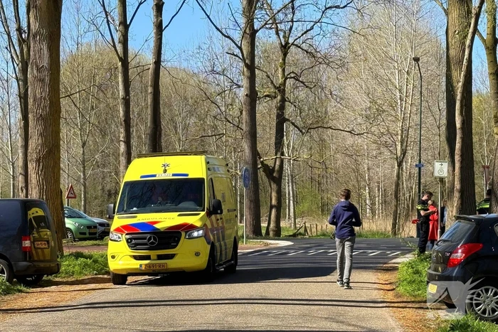 Auto's in botsing op kruising