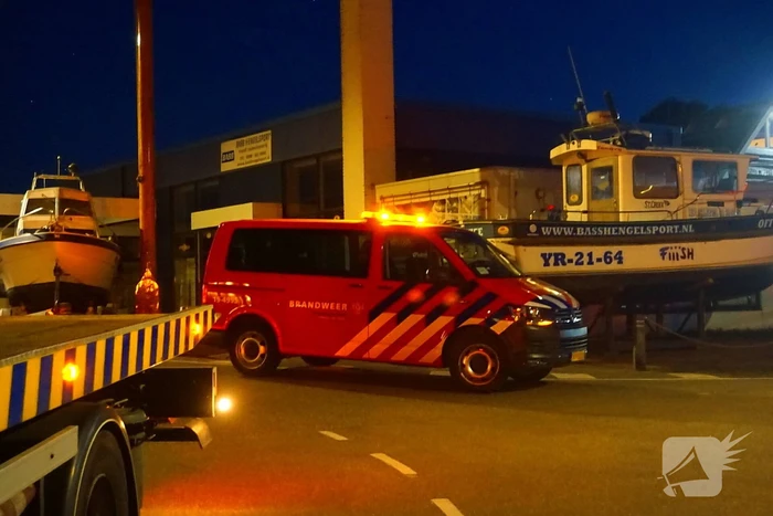 Personenauto raakt te water