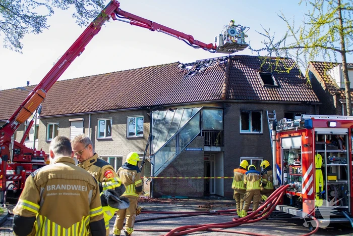 Dode aangetroffen bij woningbrand