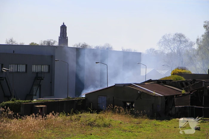 Flinke rookontwikkeling bij brand in bakwagen