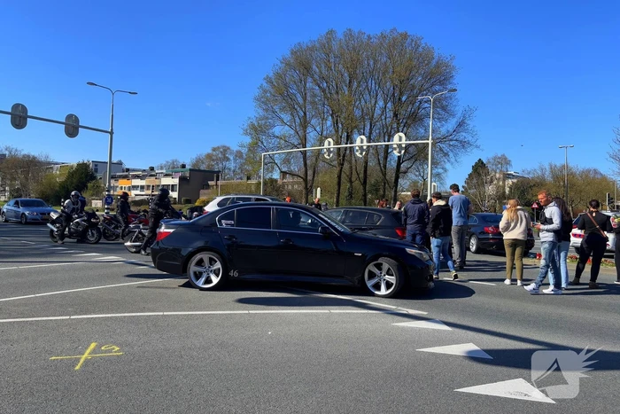 Bloemen gelegd tijdens herdenkingstocht voor overleden Jonathan (28)