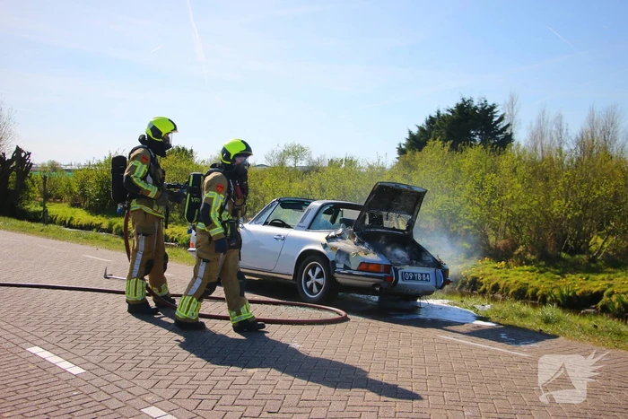 Oldtimer beschadigd door brand