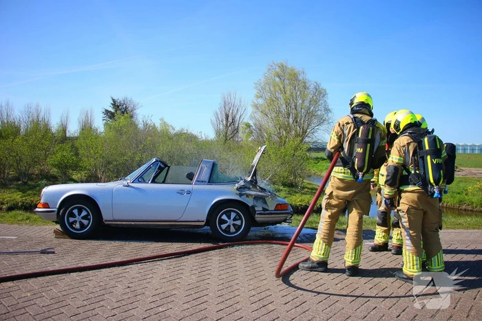 Oldtimer beschadigd door brand
