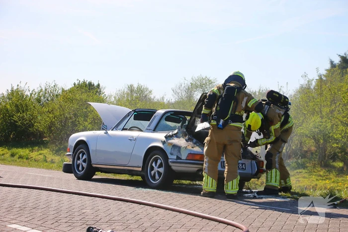 Oldtimer beschadigd door brand