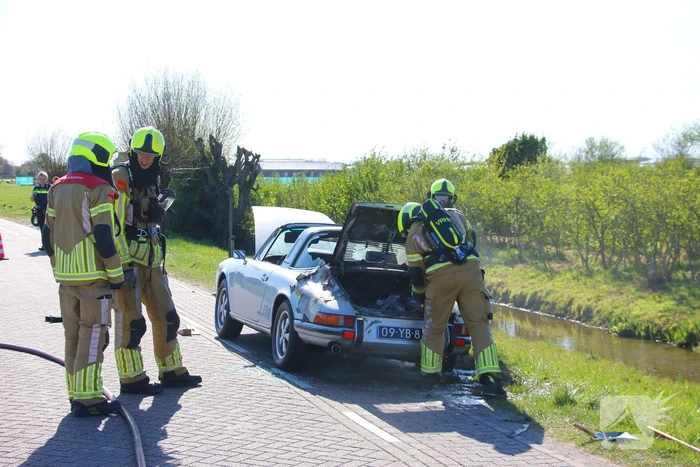 Oldtimer beschadigd door brand