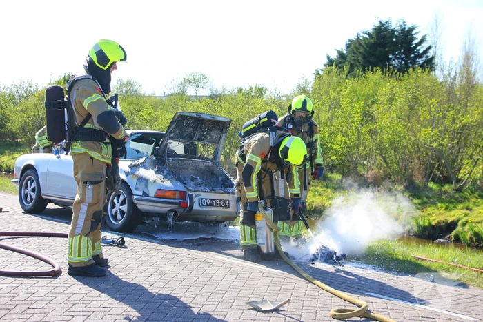 Oldtimer beschadigd door brand