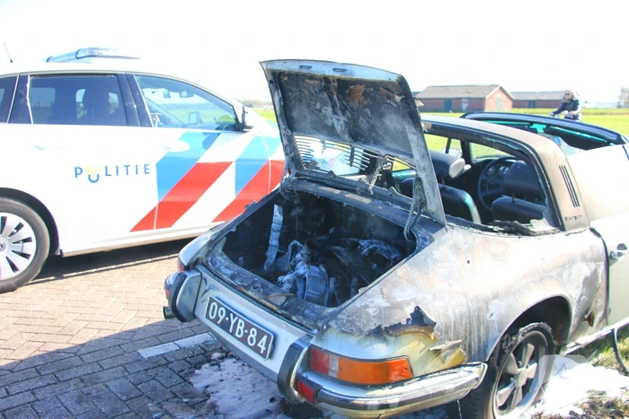 Oldtimer beschadigd door brand