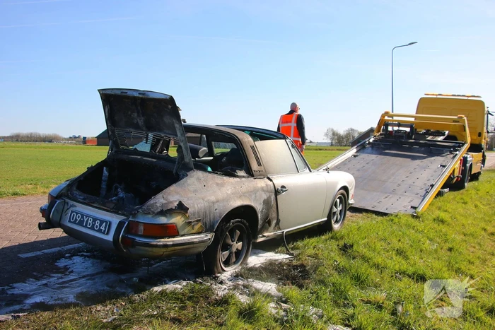 Oldtimer beschadigd door brand