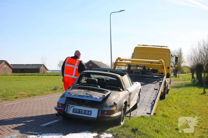 Oldtimer beschadigd door brand