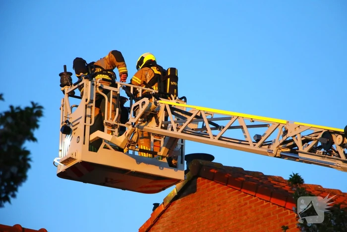 Brandweer dooft schoorsteenbrand