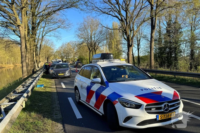 Veel schade bij kop-staartbotsing tussen drie voertuigen