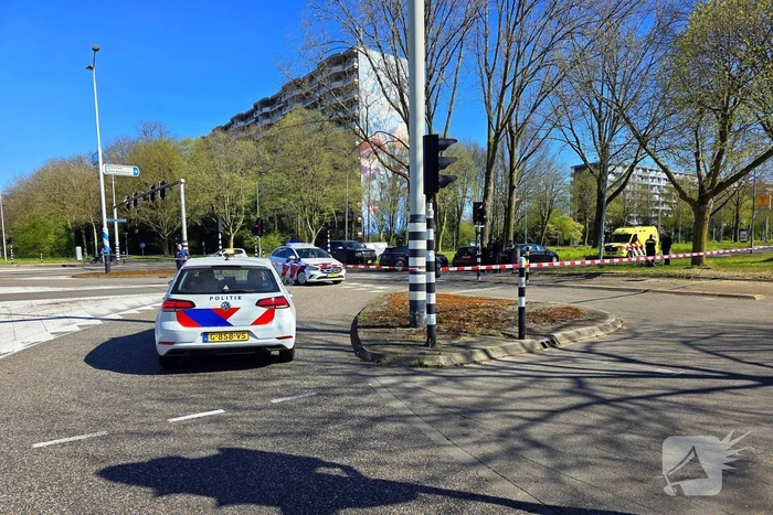 Fietser gewond bij aanrijding met auto, traumateam opgeroepen