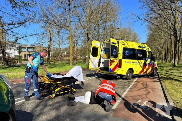 Fietser aangereden door pakketbezorger