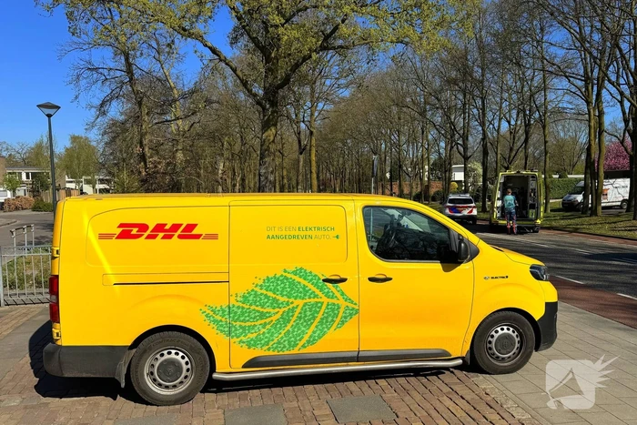 Fietser aangereden door pakketbezorger